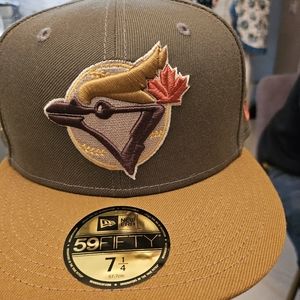 BNWT Limited Edition MLB Blue jays harvest hat size 7 1/4